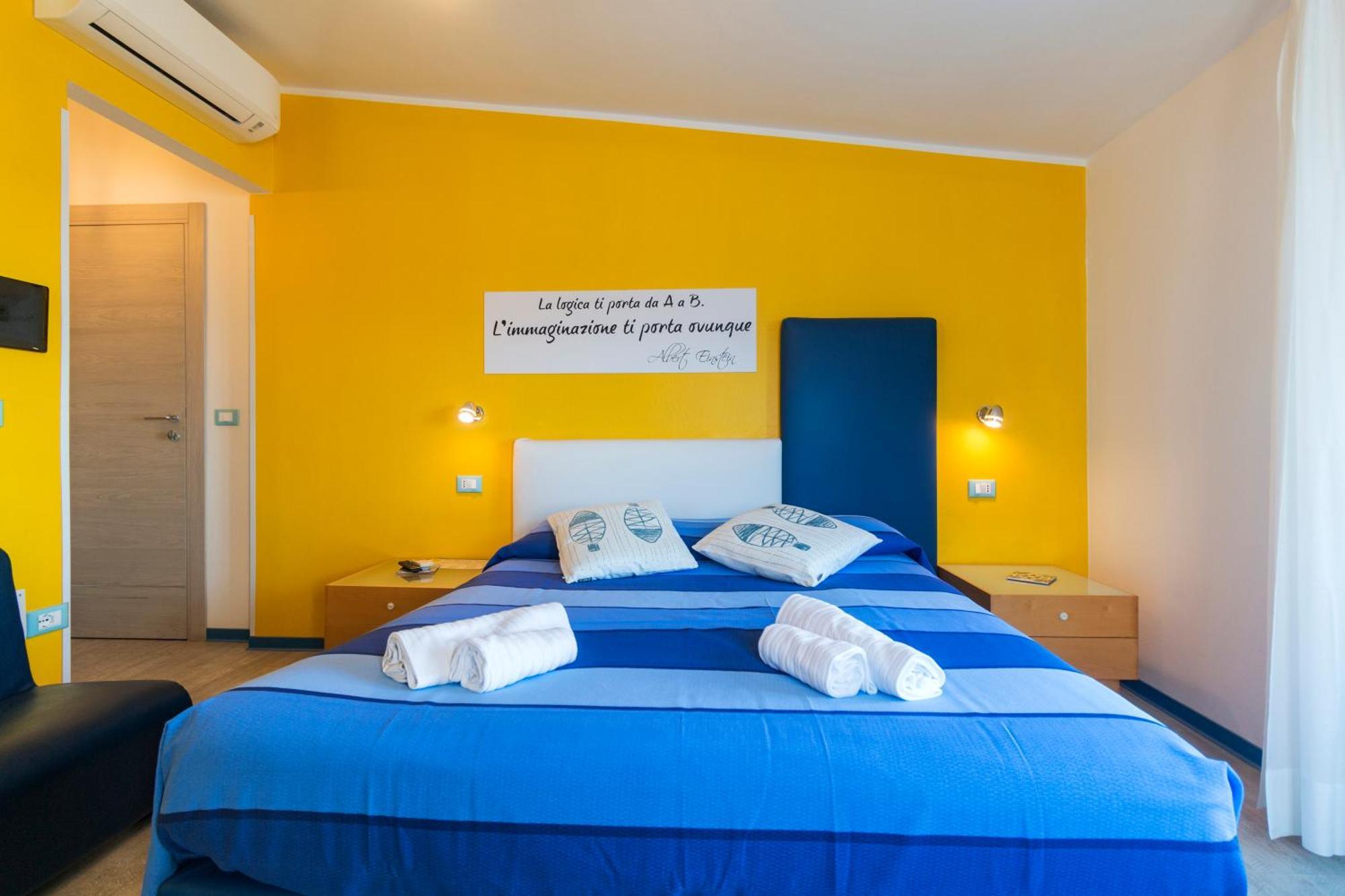 La Favorita Hotel Кала Гононе Екстериор снимка