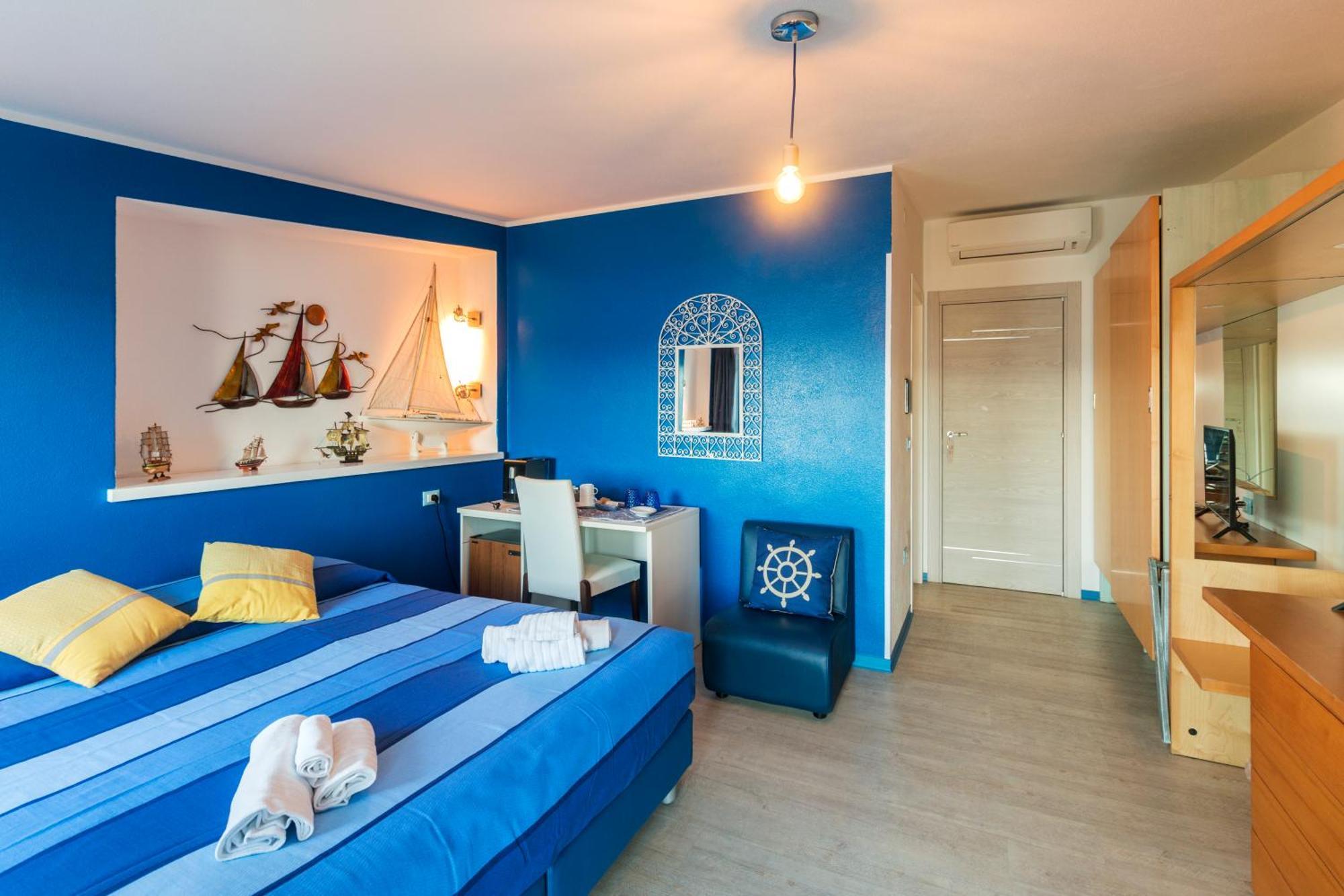 La Favorita Hotel Кала Гононе Екстериор снимка
