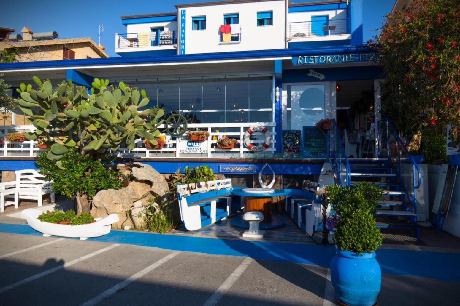 La Favorita Hotel Кала Гононе Екстериор снимка