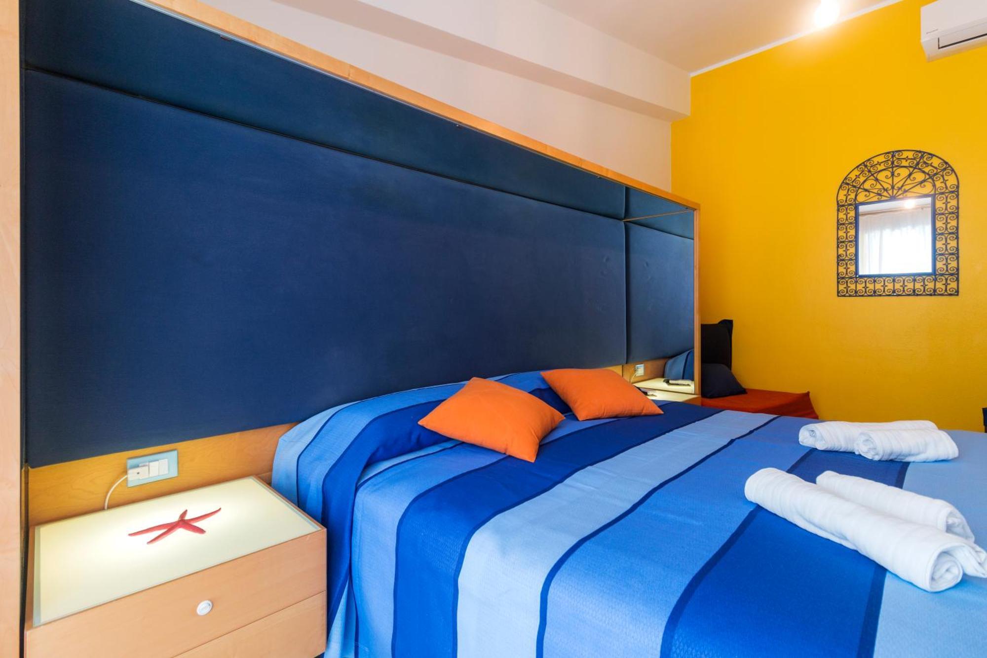 La Favorita Hotel Кала Гононе Екстериор снимка